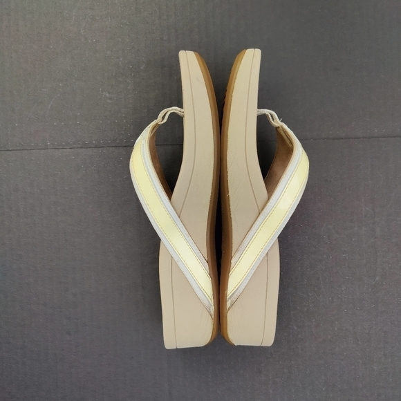 VIONIC Women's High Tide  Cream White Patent Platform Flip Flop Sandals Size 9 - Picture 5 of 6